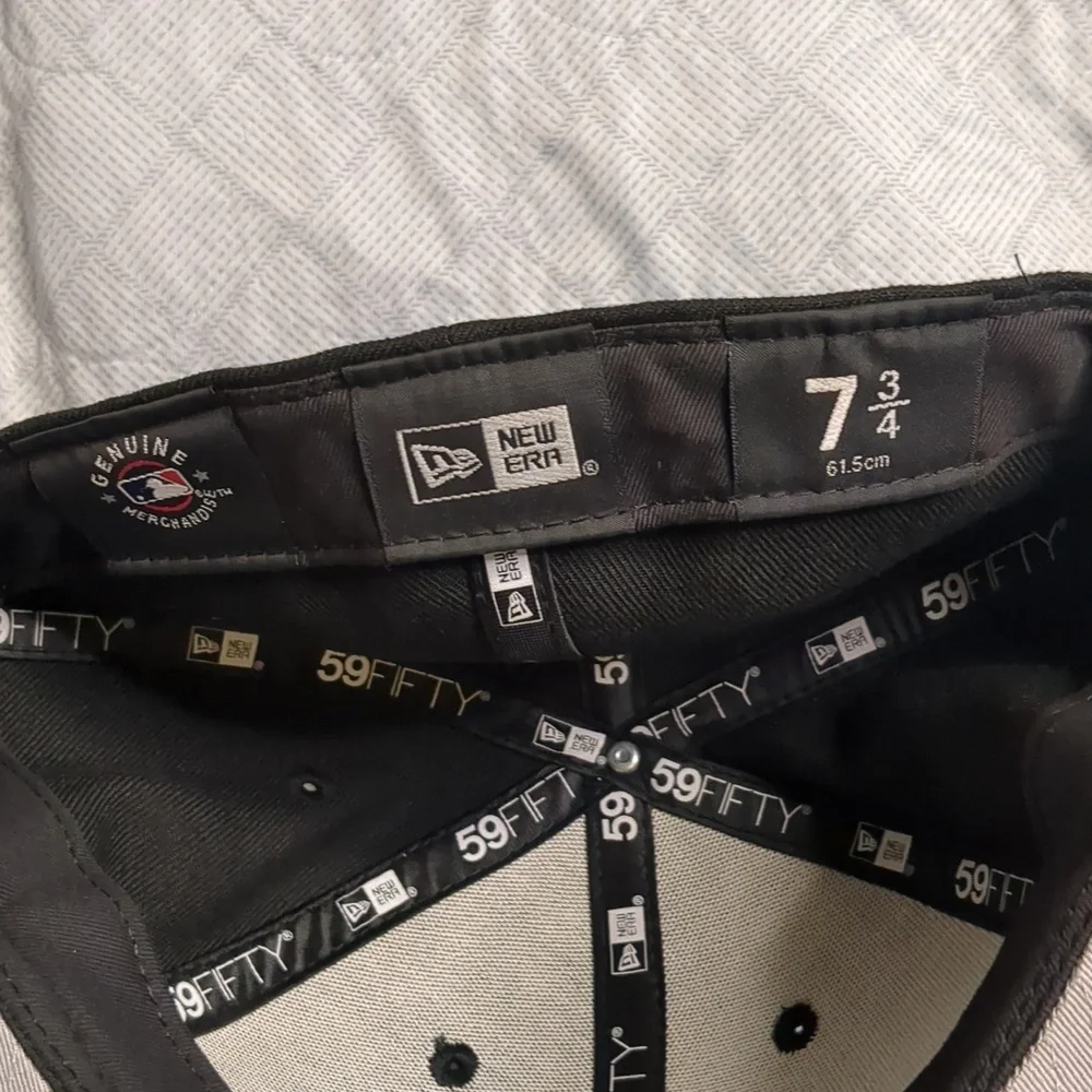New Era Black Cap with White Embroidered Logo - Picture 5 of 16